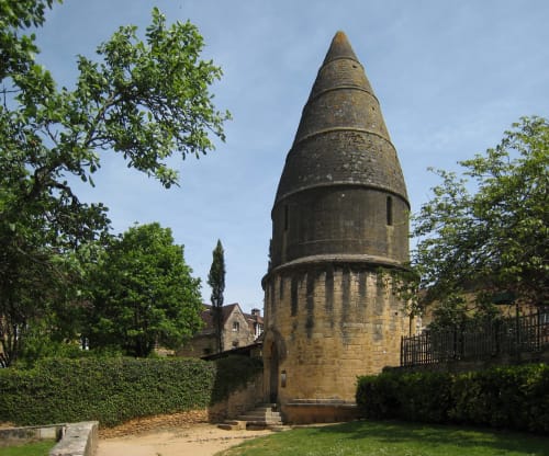  Lanterne des Morts - Monuments à visiter Dordogne - weekend à Sarlat - Résidence Beauvau - location studios 2 à 4 personnes
