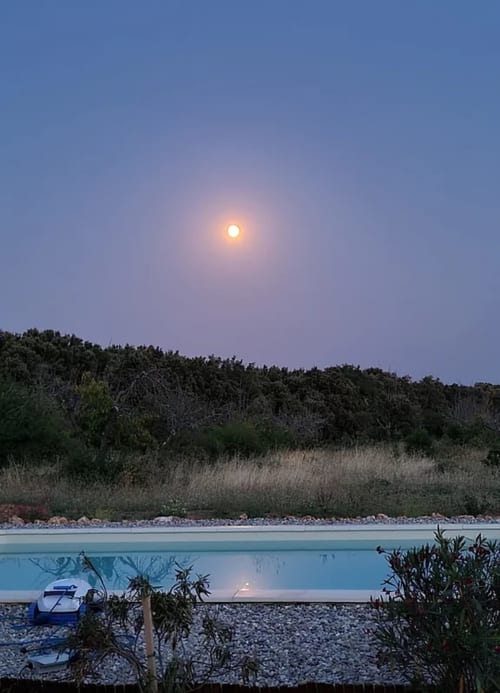 Couché de soleil au bord de la piscine - Le Petit Chêne - Orgnac-l'Aven