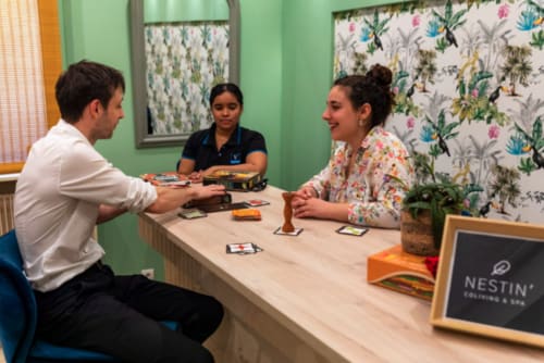 Location en coliving Clichy - moment de partage - Nestin Hotel Coliving Spa Jeux