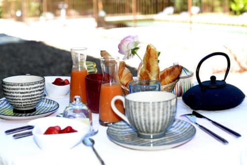 Bed and breakfast - chambre d'hôtes avec petit déjeuner buffet- La Bastide du Farfadet - proche Avignon 