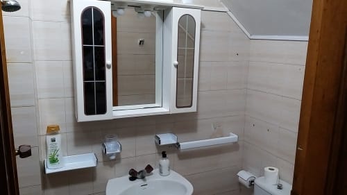 Baño amplio en Casa Luisa a Galleira - casa con piscina privada y vistas en Ramiras, Ourense
