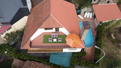 Terraza de Casa Luisa a Galleira, casa con piscina privada y vistas en Ramiras, Ourense