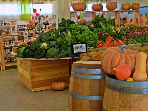 Étalage du marché fermier avec légumes frais et courges aux Gites Mas D'en Ratéro à Thuir, France