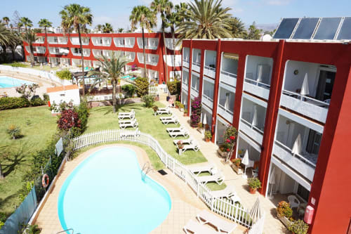 Apartamentos Ecuador | Hotel moderno con ubicación central en Canarias. Baratas y amplias. Piscina sol y playas azules.