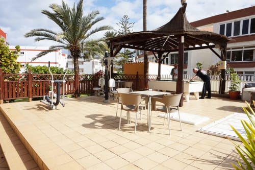 Apartamentos Ecuador | Hotel moderno con ubicación central en Canarias. Baratas y amplias. Piscina sol y playas azules.