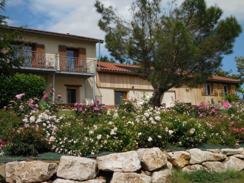 gîte de groupe à la campagne dans le beaujolais