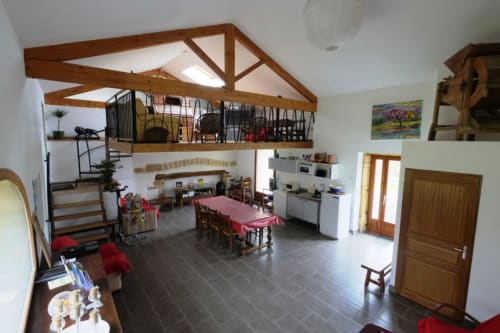 Gîte de groupe avec grande pièce commune pour famille ou groupe d'amis