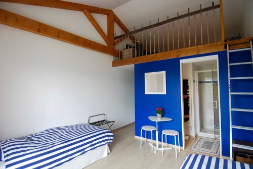 Grande chambre dans gîte de groupe proche de lyon