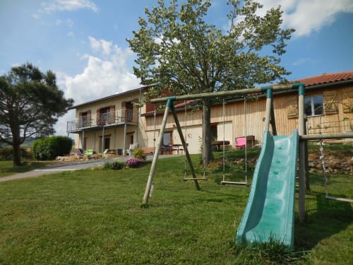 Gîte familiale avec jardin et jeux pour enfants à proximité de Lyon