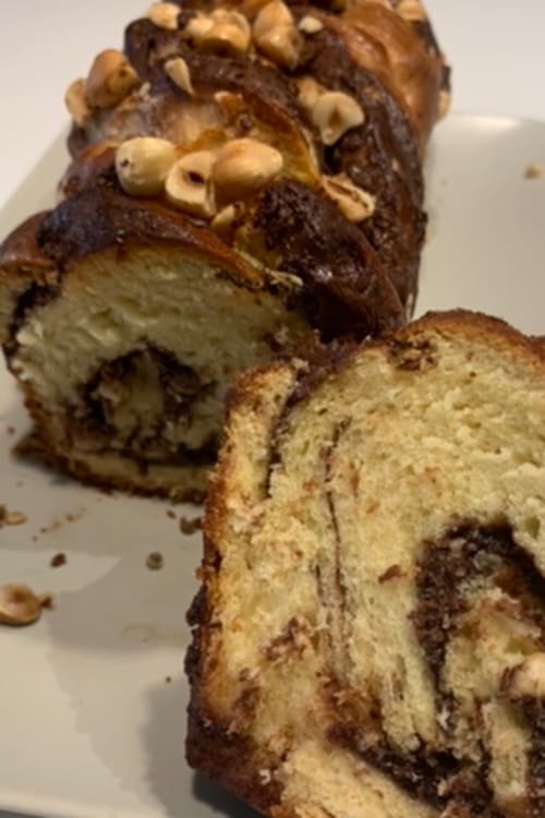 Un Babka appétissant aux noisettes et à la pâte à tartiner. Le tout, bio, évidemment.
