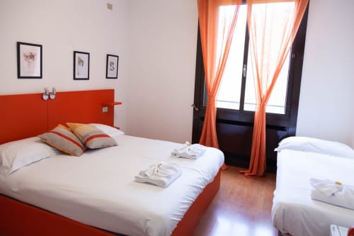 B&B I Salici | camera matrimoniale, accessibile ai disabili, con balcone, colazione inclusa, servizio vigilanza, catering a domicilio, ristoranti convenzionati, servizi infermieristici.
