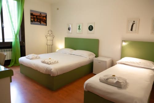 B&B I Salici | camera matrimoniale, accessibile ai disabili, con balcone, colazione inclusa, servizio vigilanza, catering a domicilio, ristoranti convenzionati, servizi infermieristici.