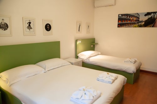 B&B I Salici | camera matrimoniale, accessibile ai disabili, con balcone, colazione inclusa, servizio vigilanza, catering a domicilio, ristoranti convenzionati, servizi infermieristici.
