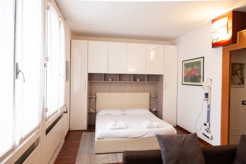 B&B I Salici | camera matrimoniale, accessibile ai disabili, con balcone, colazione inclusa, servizio vigilanza, catering a domicilio, ristoranti convenzionati, servizi infermieristici.