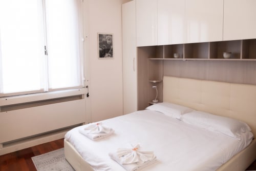 B&B I Salici | camera matrimoniale, accessibile ai disabili, con balcone, colazione inclusa, servizio vigilanza, catering a domicilio, ristoranti convenzionati, servizi infermieristici.