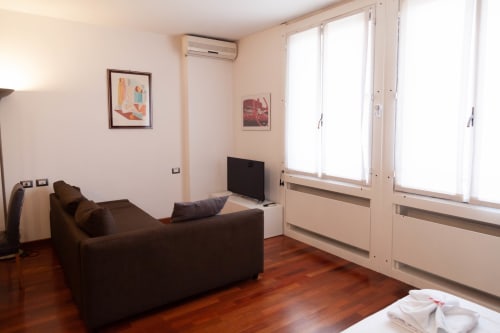 B&B I Salici | camera matrimoniale, accessibile ai disabili, con balcone, colazione inclusa, servizio vigilanza, catering a domicilio, ristoranti convenzionati, servizi infermieristici.