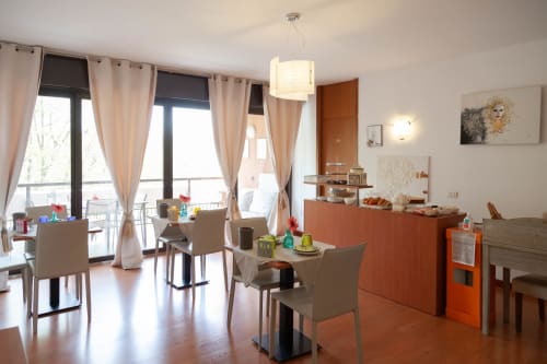 B&B I Salici | camere a Milano 3, camere a Rozzano, camere a Basiglio, camere vicino ospedale Humanitas, B&B vicino ospedale Humanitas, B&B vicino Forum Assago, B&B vicino Banca Mediolanum, servizio transfer aeroporto, navetta ospedale, sconti ristoranti e pizzerie.