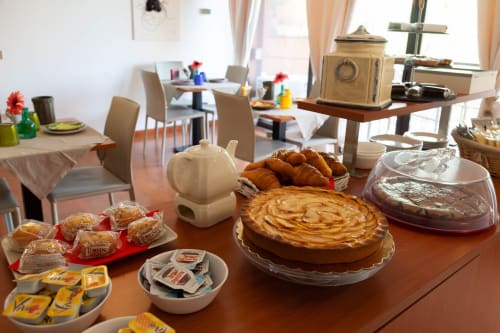 B&B I Salici | camere a Milano 3, camere a Rozzano, camere a Basiglio, camere vicino ospedale Humanitas, B&B vicino ospedale Humanitas, B&B vicino Forum Assago, B&B vicino Banca Mediolanum, servizio transfer aeroporto, navetta ospedale, sconti ristoranti e pizzerie.