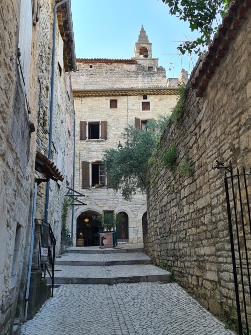 Barjac, village médiéval, chambres d'hôtes, Le petit chêne