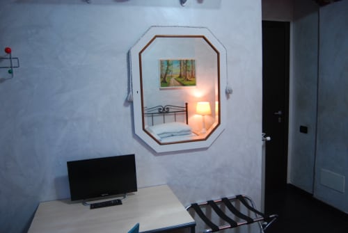 Casa MaMa Guesthouse | camera singola con scrivania, tv, wifi, balcone, aria condizionata nel cuore di Genova, zona industriale, zona aeroporto, vicino acquario.