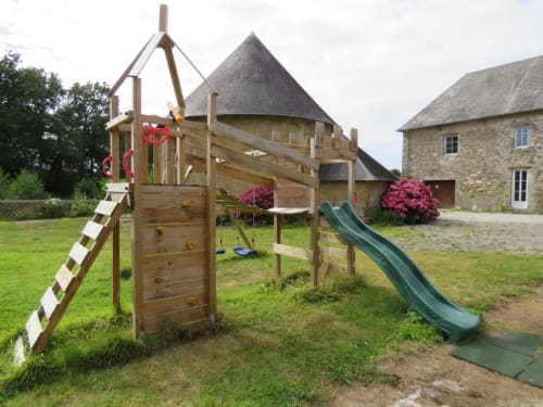 La Synchronicité - Chambres d'hôtes avec aire de jeux pour enfants et trampoline - proche Coutances, Périers, Lessay, Carentan, Utah Beach, Sainte Mère Eglise, D-Day,  à 30 km de Saint Lô