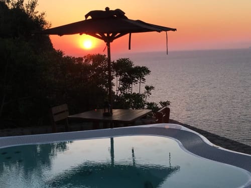 Private apartment with sea view & private hot jacuzzi and garden.            www.villadalessandro.it