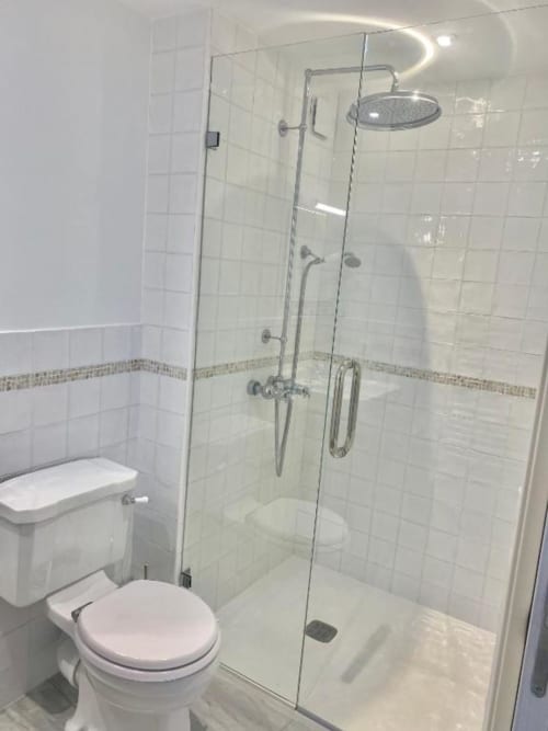 Noubar - Chambre d'hôtes avec douche - Cénevières - Lot