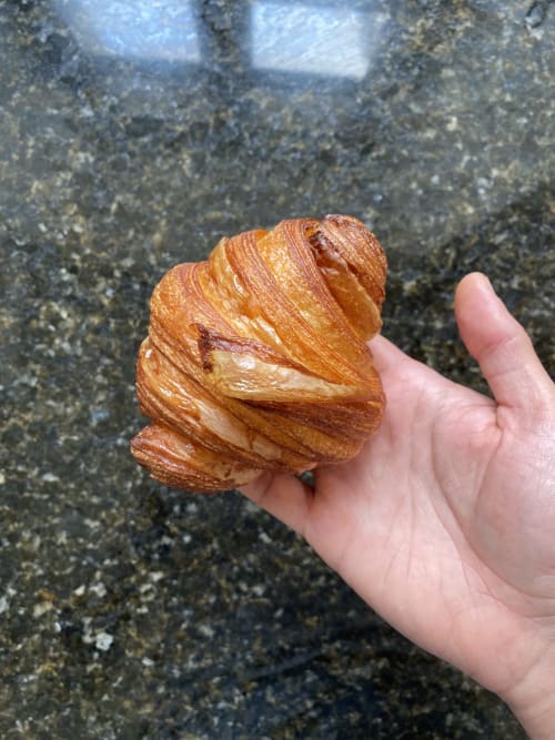 Noubar - Chambres - best croissant - best croissant in france - chocolate croissant - best breakfast - cahors - d'hôtes avec petit-déjeuner - Saint Cirq Lapopie - french countryside 