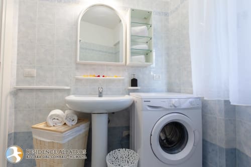 Residence Albatros | Bilocale con giardino, primo piano, con vista, balcone, cortili esterni, adatto a famiglie, con wifi, tv, aria condizionata, doccia, culla per bambini, spazio per animali, accesso ai disabili