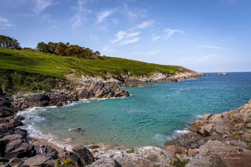 Crique turquoise aux rochers près de la Résidence des Dunes à Landéda, Bretagne