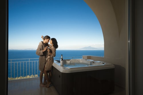 Capri hotel luxury Italy, private apartment with sea view & private hot jacuzzi and garden. 
www.villadalessandro.it