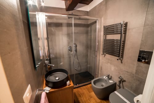 Carlo III | Corte Capomazza Apartments Naples, 4 people, double bed, living room, kitchen, private bath, shower, jacuzzi, whirlpool, tub, 2 floors