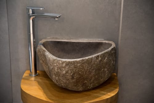 Carlo III | Corte Capomazza Apartments Naples, 4 people, double bed, living room, kitchen, private bath, shower, jacuzzi, whirlpool, tub, 2 floors