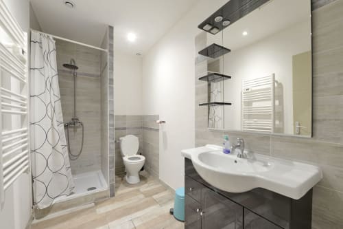 Appartement le 102 - Location de vacances avec douche - Carcassonne