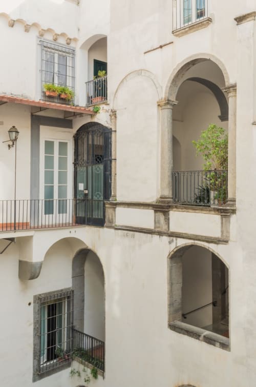Corte Capomazza | Appartamenti Napoli, Campania, jacuzzi, Spaccanapoli, Cristo Velato, Piazza Plebiscito, Piazza San Domenico, San Gregorio Armeno, presepi, Università Orientale, Napoli Sotterranea, Piazza del Gesù, edificio d'epoca