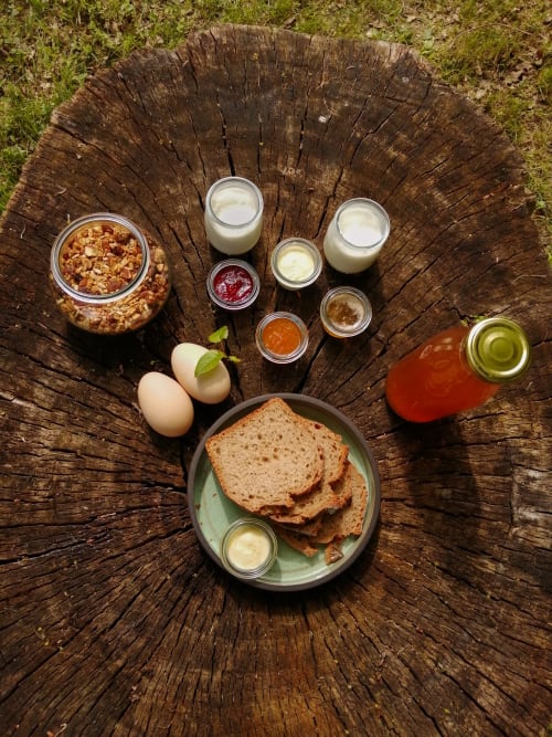 Produits locaux du petit-déjeuner dans la Tiny House Inspire à Vierzon