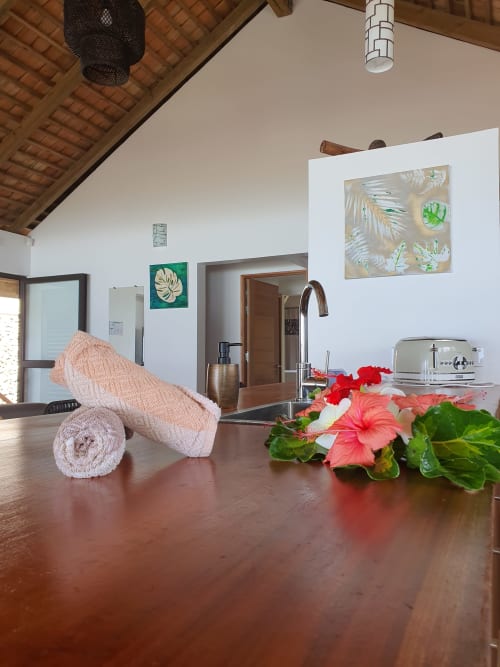  Sea view accommodation, villa with view, bathroom FARE AUI - MOOREA LODGE French Polynesia.