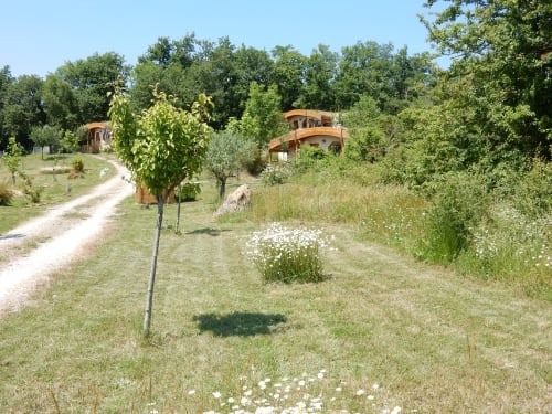 Fount De Cousteno | Feriendorf Limbrassac, Ferienhäuser, Herr der Ringe, Hobbit, Grill, Garten, Schwimmbad, Natur, Ferienhäuser, Pyrenäen, grün, ruhig, private Terrasse