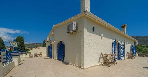 Terraza - Paó Blau - Encantadora pensión rural con piscina en Pau, Cataluña