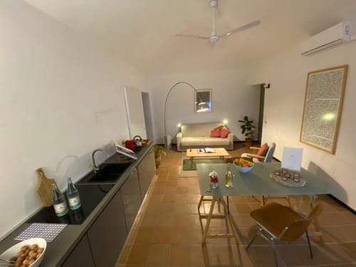 La Fornace di Alessandria | monolocale con divano letto, bagno privato, vista giardino, luce naturale, relax, Tv con Netflix e Amazon, Wifi dentro e fuori, Nespresso, snack, bevande, the, asciugamani, ciabatte. Parcheggio.