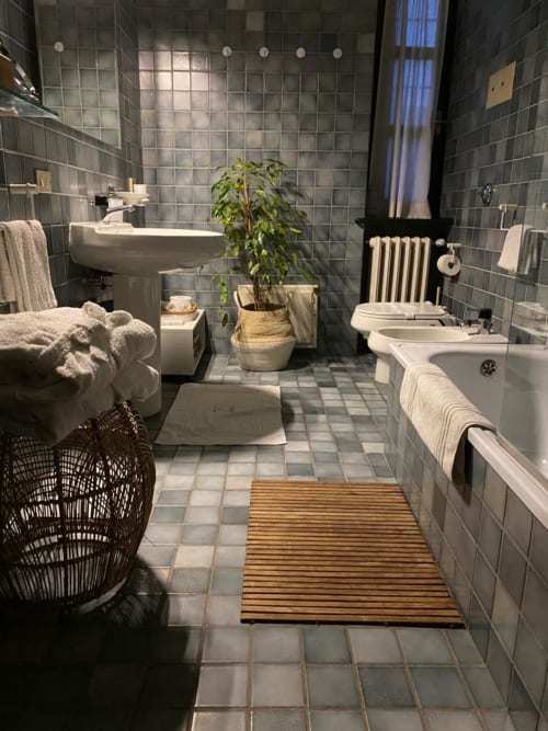 La Fornace di Alessandria | camera da letto con divano, bagno privato, vista giardino, luce naturale, relax, Tv con Netflix e Amazon, Wifi dentro e fuori, Nespresso, snack, bevande, the, asciugamani, ciabatte. Parcheggio.