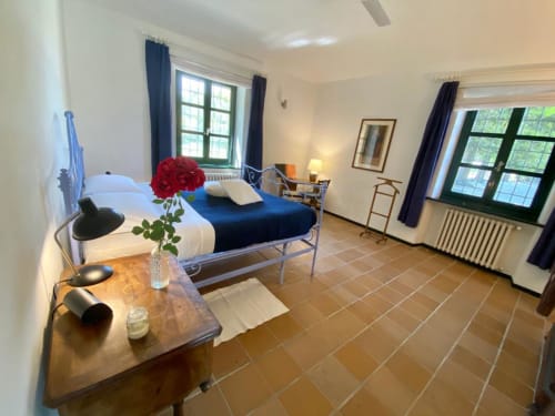 La Fornace di Alessandria | camera da letto con divano, bagno privato, vista giardino, luce naturale, relax, Tv con Netflix e Amazon, Wifi dentro e fuori, Nespresso, snack, bevande, the, asciugamani, ciabatte. Parcheggio.