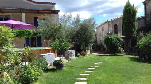 Les gîtes du Mas Gibert - Location de vacances- jardin partagé - Espaces repas- transats- farniente- Hérault