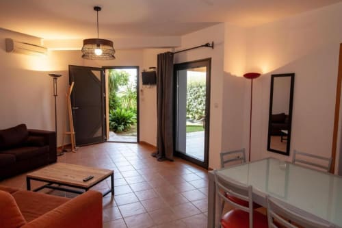 Salon / Salle à manger / Vue terrasse extérieur / Appartement familial T3 *** 70 m2