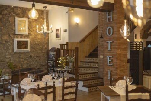 Estructura con restaurante y terraza, Terrades, Cataluña, España