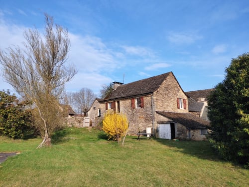 Chambres Le Soleil Couchant et Le Midi - La Source Gilhodes - Hébergements 6 personnes sur le chemin de St Jacques de Compostelle - entre St Chély d'Aubrac et St Côme d'Olt