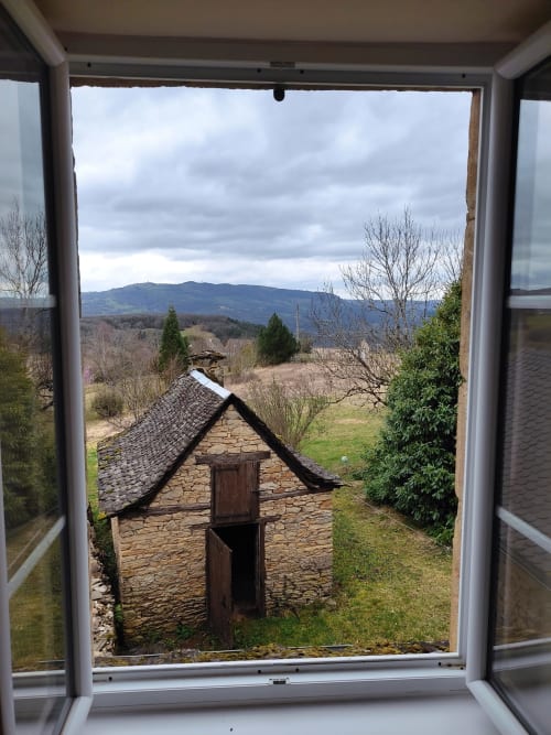 Vue sur le four à pain et la vallée du Lot - Chambre Le Midi - Hébergement pour 4 personnes sur le chemin de St Jacques de Compostelle - entre St Chély d'Aubrac et St Côme d'Olt