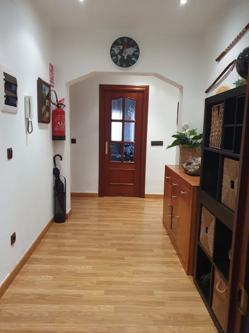 Habitaciones de gran calidad con vistas, el alojamiento ideal para grupos de amigos, parejas y familias. Le esperan la calidez y la relajación, así como unas vacaciones en un lugar rodeado por la historia y las actividades naturales.