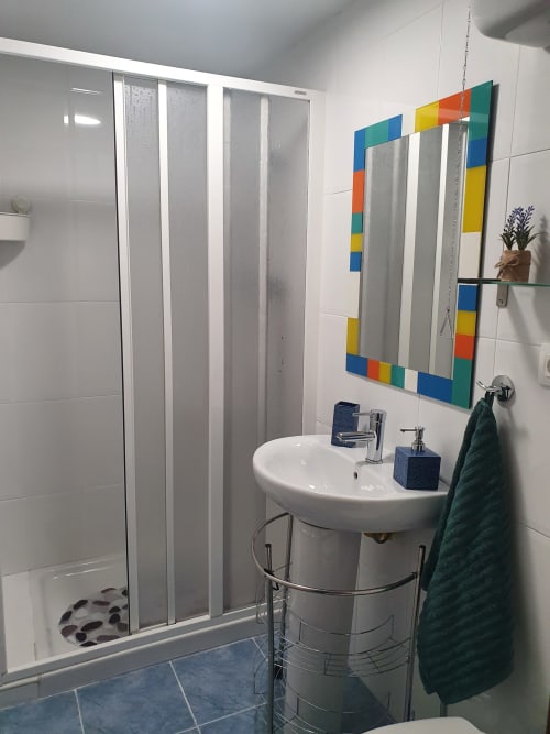 Habitaciones de gran calidad con vistas, el alojamiento ideal para grupos de amigos, parejas y familias. Le esperan la calidez y la relajación, así como unas vacaciones en un lugar rodeado por la historia y las actividades naturales.