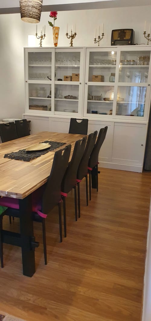 Habitaciones de gran calidad con vistas, el alojamiento ideal para grupos de amigos, parejas y familias. Le esperan la calidez y la relajación, así como unas vacaciones en un lugar rodeado por la historia y las actividades naturales.